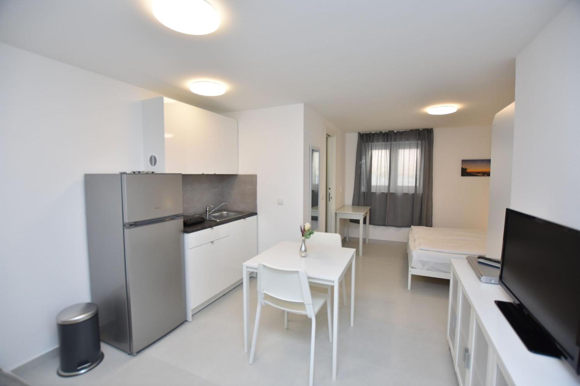 Apartments Leonardo Primošten Esterno foto