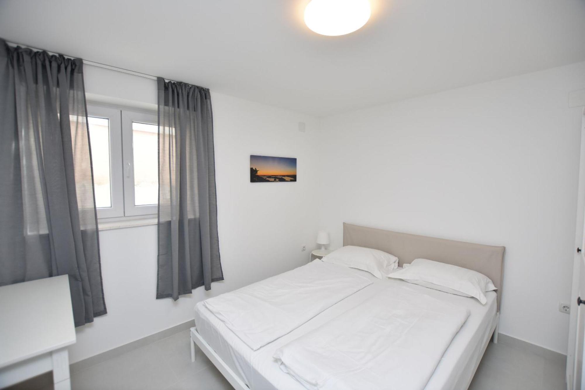 Apartments Leonardo Primošten Esterno foto